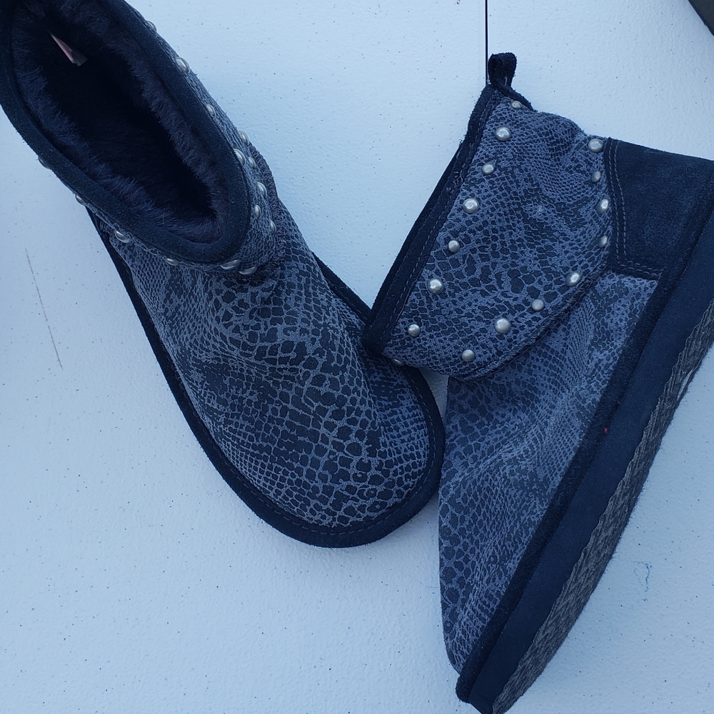 VS PINK Gray Animal Print Fur Lined Booties US 8